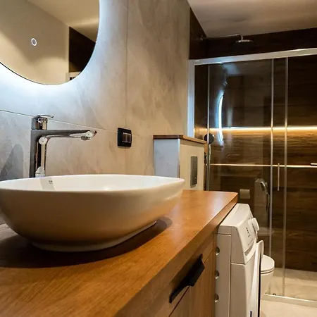 Modern Leon Apartment